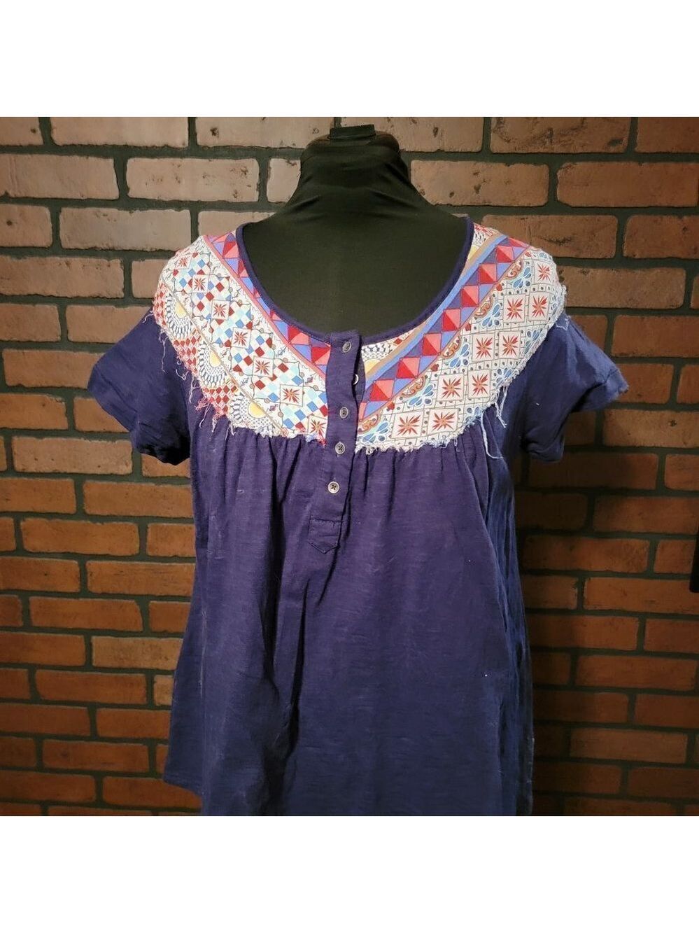 Umgee Mixed Material Navy and print fabric top with cap sleeves and scoop neck. - Picture 1 of 3